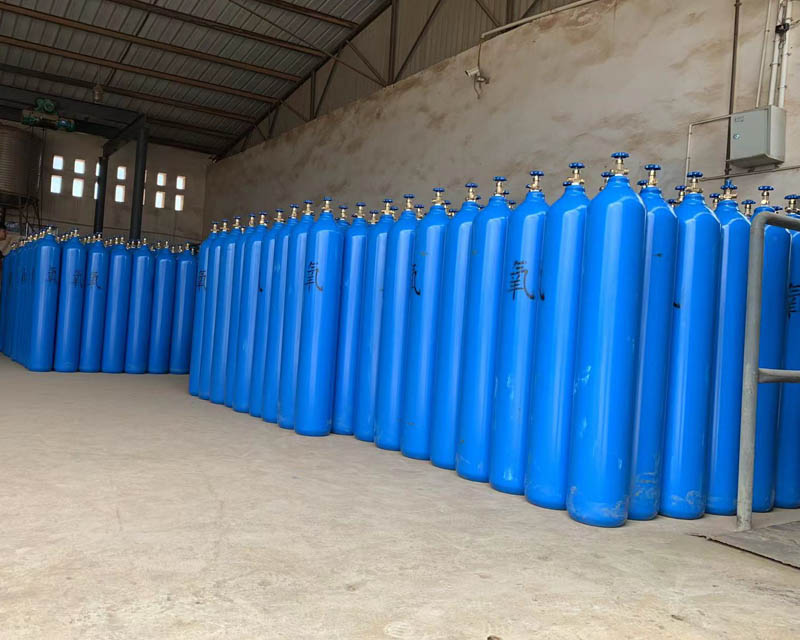 乙炔氣瓶必須放在通風(fēng)良好，無直射陽光的室外